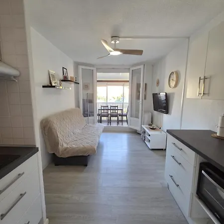 Joli Pour 4 Personnes Securisee, Parking Et Piscine Διαμέρισμα *