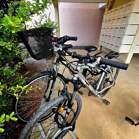 Joli Pour 4 Personnes Securisee, Parking Et Piscine